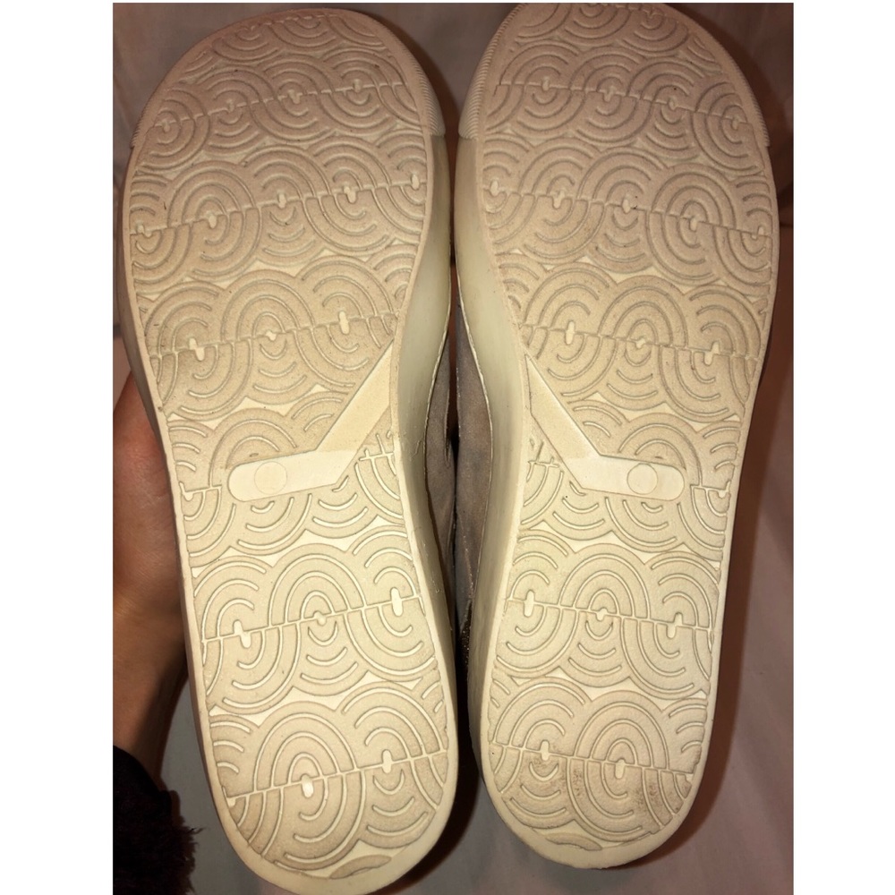 Shoes - Picture 2 of 3
